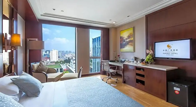 Номер Deluxe Golden Eagle Summit Hotel