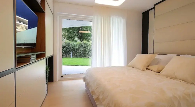 Апартаменты с 2 комнатами с видом на море New apartment with swimming pool near the beach