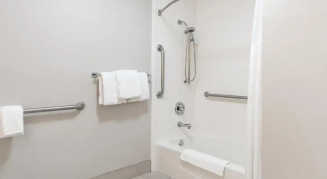 Четырёхместный номер Standard Holiday Inn Express Hotel & Suites Albuquerque - North Balloon Fiesta Park by IHG