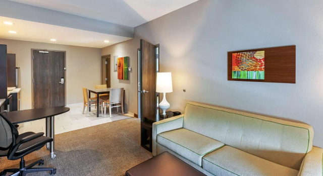 Двухместный люкс Home2 Suites By Hilton Gonzales