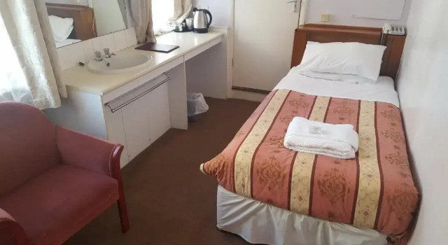 Одноместный номер Standard Russell Hotel