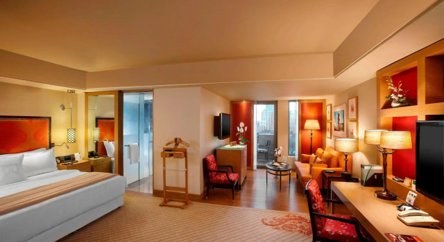 Двухместный номер клубный ITC One с балконом и с видом на бассейн ITC Gardenia, a Luxury Collection Hotel, Bengaluru