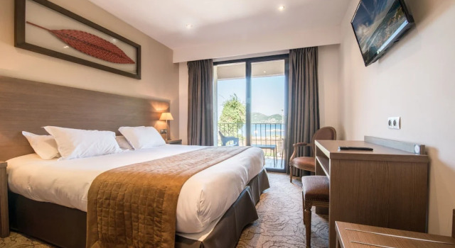 Двухместный номер Standard с балконом и с видом на море Hotel Shegara