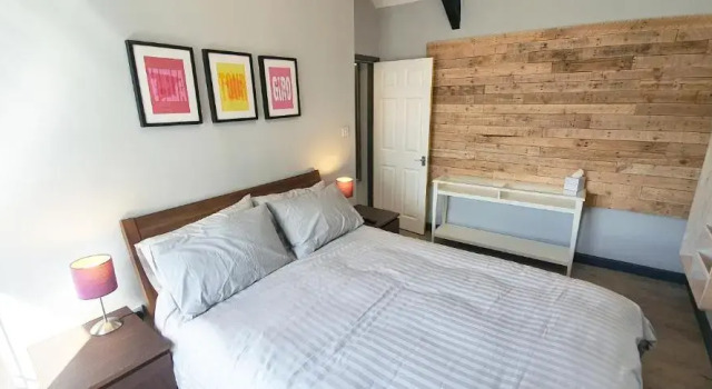 Апартаменты Cheddar Village Apartment
