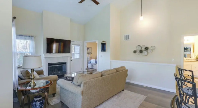 Wichita Townhome w/ Patio: 9 Mi to Downtown!, Забронировать Апартаменты/квартира Уичито Канзас, рядом с KU Wichita Center For Healthcare