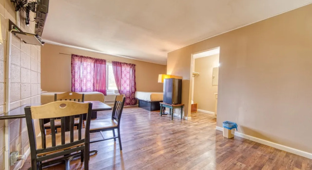 Standard Vierer Zimmer Royal Inn