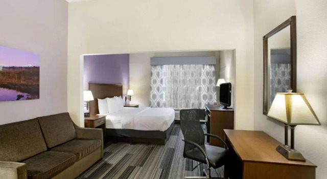Номер Standard La Quinta Inn & Suites by Wyndham Springfield Airport Rte 66