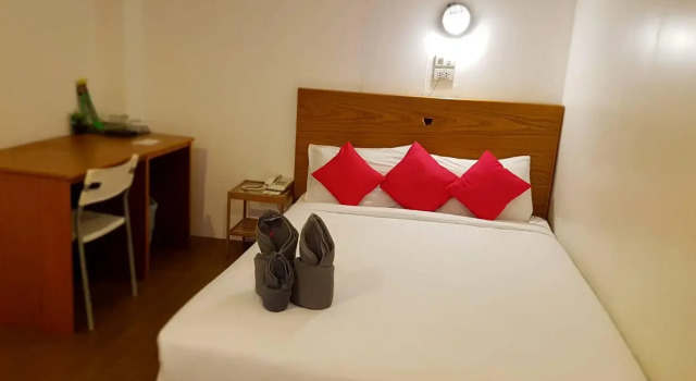 I Room Hotel