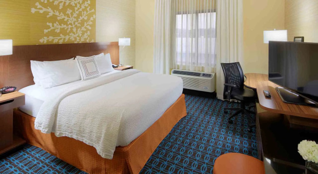 Fairfield Inn & Suites Springfield Northampton/Amherst, Забронировать Отель Нортгемптон Массачусетс, рядом с Spare Time Bowling