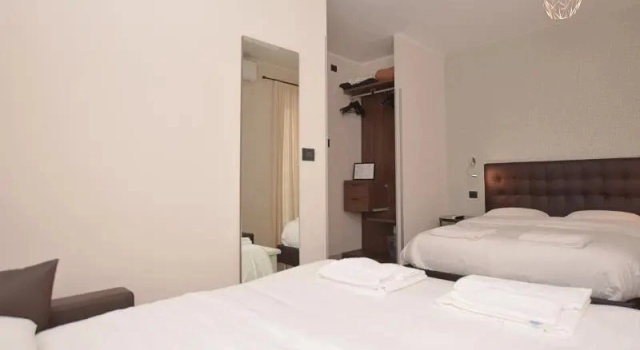 Трёхместный номер Comfort с балконом Hotel & Apartments " Perpoin "