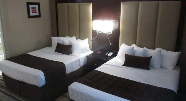 Четырёхместный номер Standard Best Western Plus Crawfordsville Hotel