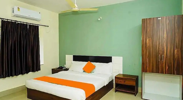 Номер Deluxe Fabhotel Ekamra Greens By Y Hotels