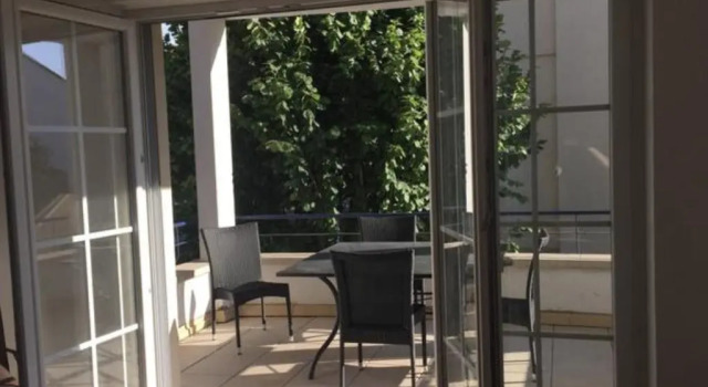 Апартаменты Charmant appartement avec terrasse dans villa