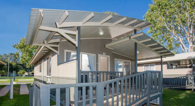 Номер Standard с балконом и с видом на воду BIG4 Batemans Bay at Easts Riverside Holiday Park