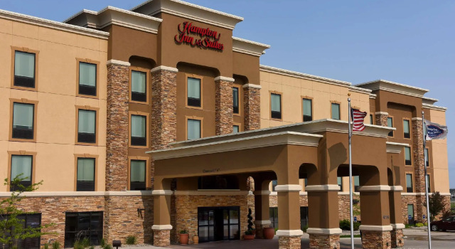 Двухместный люкс с балконом Hampton Inn & Suites Fargo Medical Center
