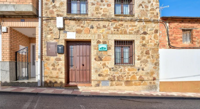 House With 5 Bedrooms in Puebla de Don Rodrigo, With Wonderful Mountain View and Furnished Terrace, Buchen Sie Hotel Puebla de Don Rodrigo 