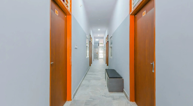 SPOT ON 79094 Hotel Arya, Забронировать Отель Отели штата Раджастхана с парковкой, Парковка