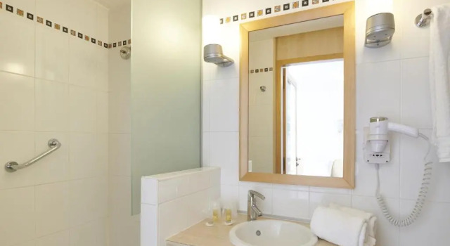 Двухместный номер Standard Hôtel Vacances Bleues Villa Caroline