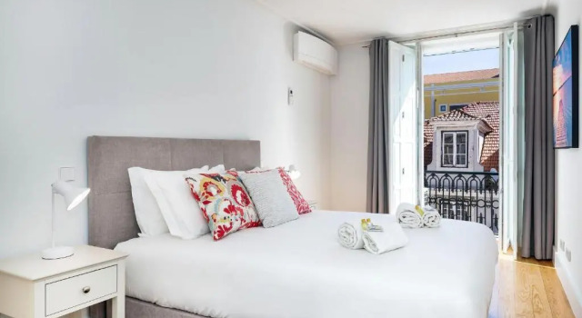 Amazing 1BDR Apartment in Chiado by LovelyStay