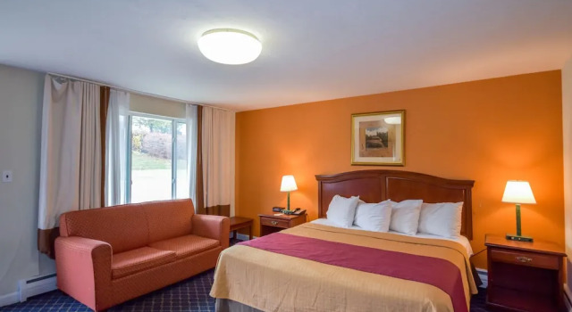 Номер Deluxe Monticello Inn- Framingham/ Boston