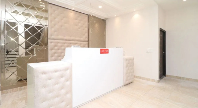 OYO 24029 Hotel P Grand, Rezerwuj Hotel Hotele w Punjab z basenem, Basen