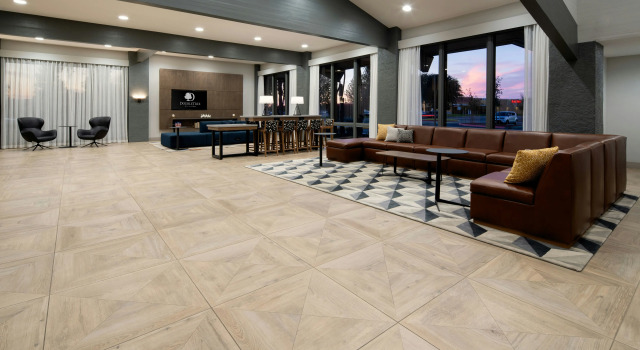 DoubleTree by Hilton Bakersfield, Reserva ahora Hotel Bakersfield California