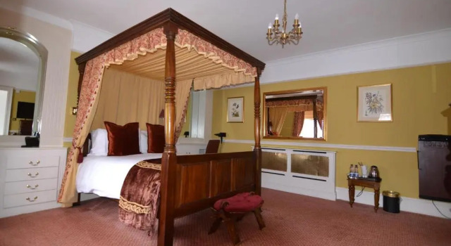 Номер Deluxe Angel and Royal Hotel
