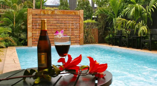 Двухместный полулюкс с балконом Shining Angkor Boutique Hotel