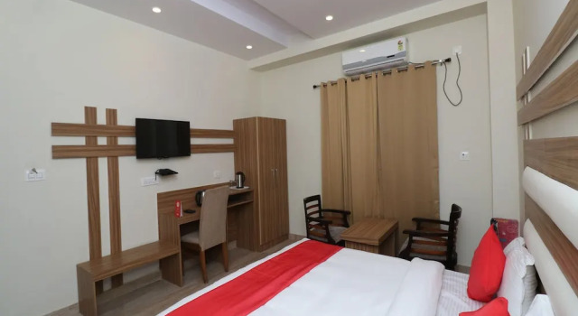 Hotel A S Residency By OYO Rooms, Rezervovat Hotel Mājra Uttarakhand