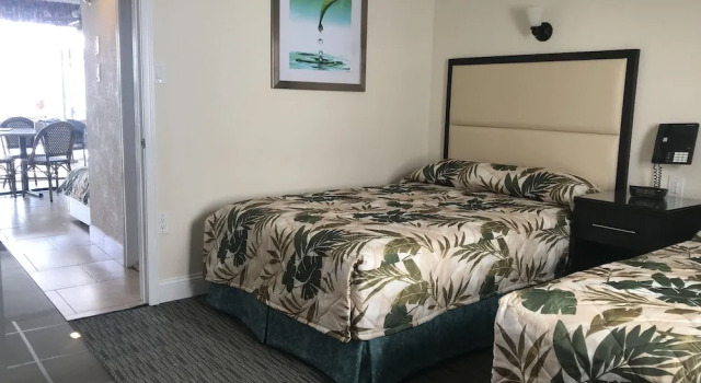 Двухместный люкс с 2 комнатами с балконом Crystal Beach Motor Inn