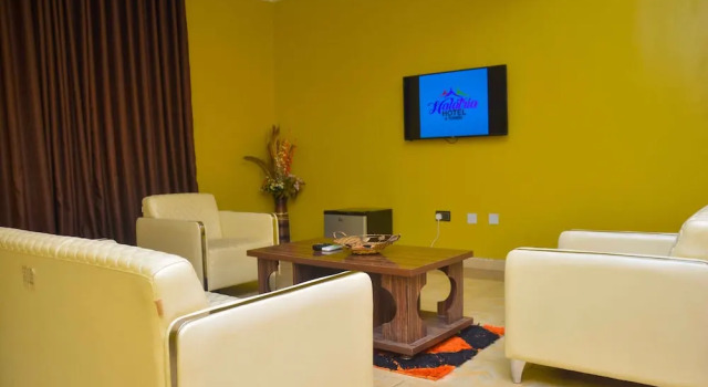 Люкс с балконом Halatria Hotel & Towers