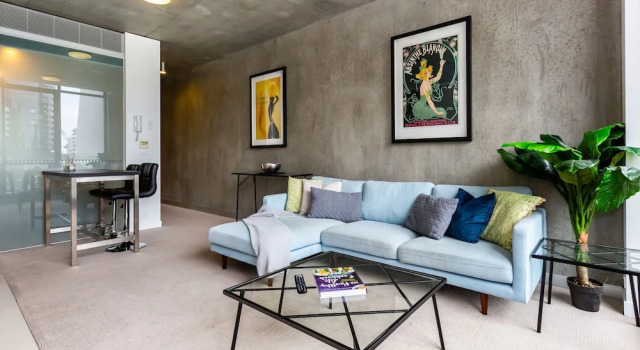 Апартаменты с балконом и с видом на город Sky 1 BDR South Yarra Apartment
