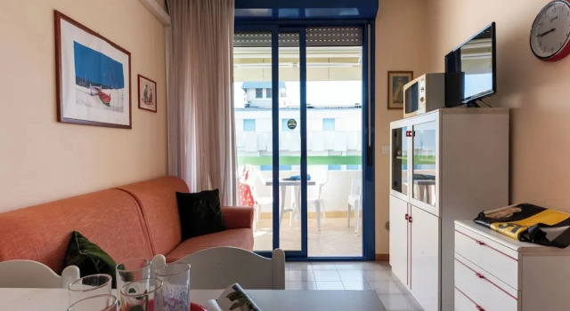 Cozy Apartment With a Balcony With sea Side View, Забронировать Апартаменты/квартира Бибионе-Пинеда Венето