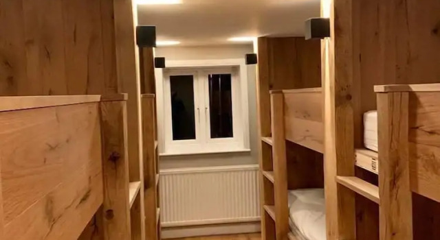 Кровать в общем номере The Tan Hill Inn