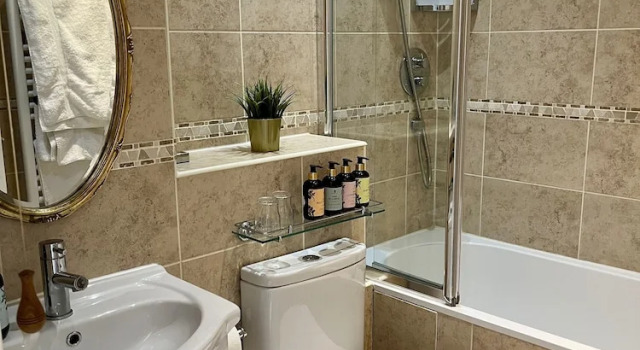 Номер Comfort Burleigh Court Hotel