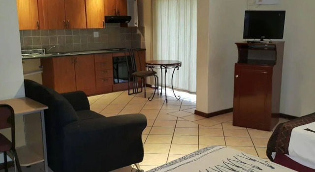 Golden Rose Lodge, Забронировать Отель Отели Йоханнесбург 3 звезды, рядом с Ferndale Village Shopping Centre, 3*