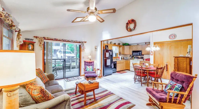 Коттедж Lake & Pool Access! Outdoorsy Getaway in Newland