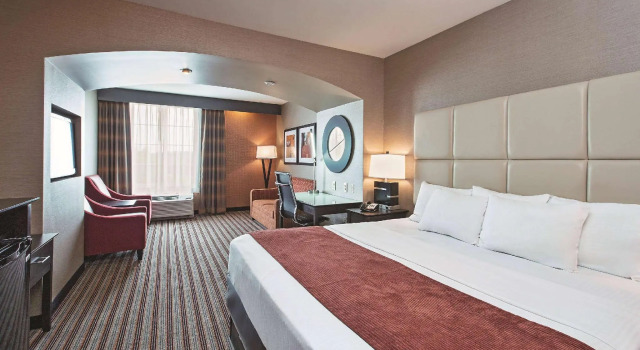 Номер Executive La Quinta by Wyndham Harrisburg-Hershey