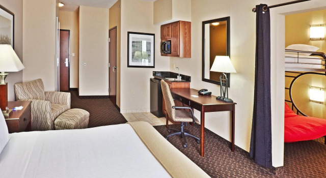 Четырёхместный люкс c 1 комнатой Comfort Inn & Suites Miami - Route 66