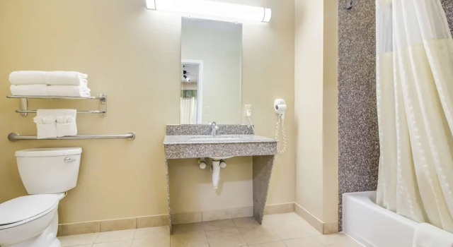 Двухместный номер Standard с балконом Americas Best Value Inn & Suites Tomball