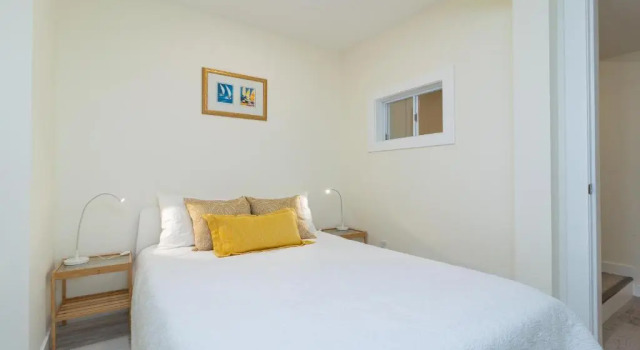 Beautiful 2BR Suite in central West Vancouver, 预订 酒店 西温哥华 North Vancouver Ski Area