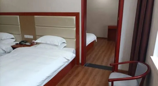 Кровать в общем номере Meijiade Holiday Hotel