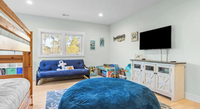 Коттедж Folly Beach Getaway Near Sand Covered Lounge, BBQ & Outdoor TV Tidecrest by Avantstay