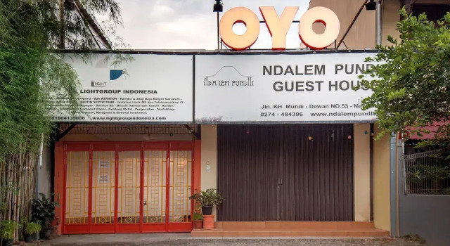 OYO 577 Ndalem Pundhi Guest House, Rezerwuj Pensjonat Depok Yogyakarta