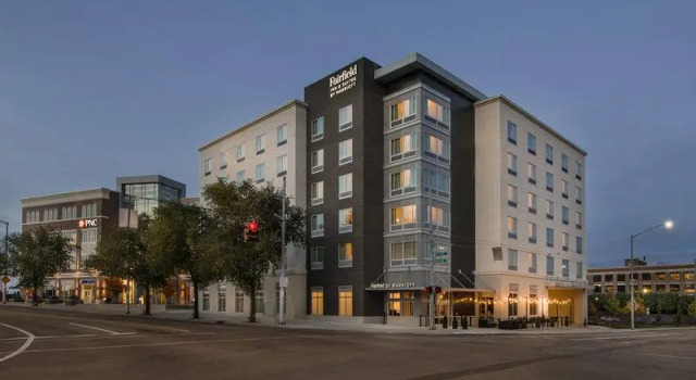 Люкс Fairfield by Marriott Inn & Suites Dayton Downtown