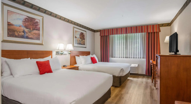 Четырёхместный номер Standard Quality Inn Port Orchard