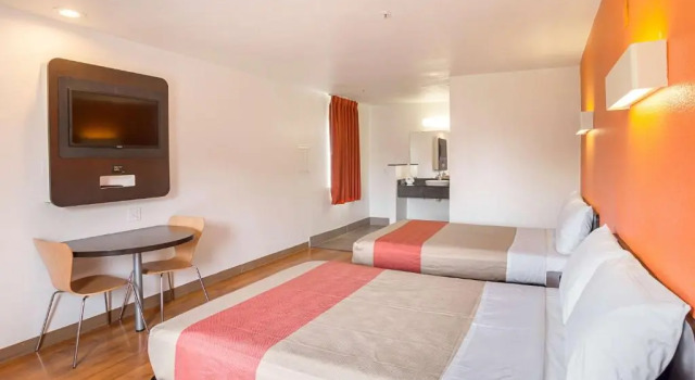 Четырёхместный номер Standard Motel 6 Grand Prairie, TX - Near Six Flags Drive