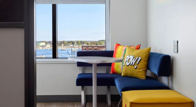 Двухместный номер Deluxe с видом на город Aloft by Marriott Portland Downtown Waterfront ME