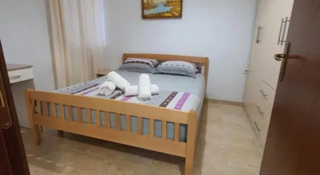 Cozy 1 Bedroom apartment near parks, cafes & restaurants