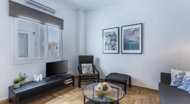 Elegant 2 bedroom apartment in Thissio, Забронировать Апартаменты/квартира Афины Острова Саронического залива - Аттика, рядом с Tower of the Winds